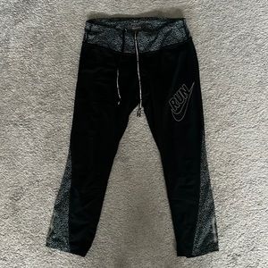 Black Nike Women’s workout leggings